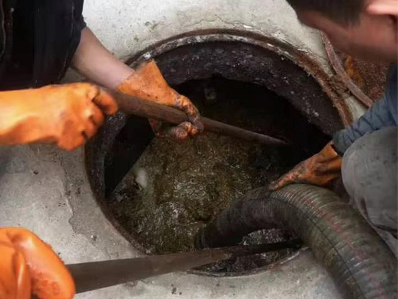 广元清理化粪池时如何避免沼气的危害?